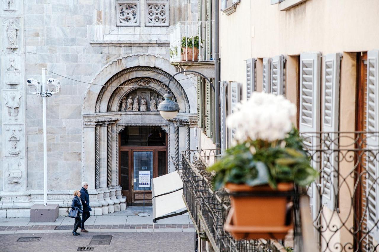 Ferienwohnung La Finestra Sul Duomo - The House Of Travelers Como Exterior foto